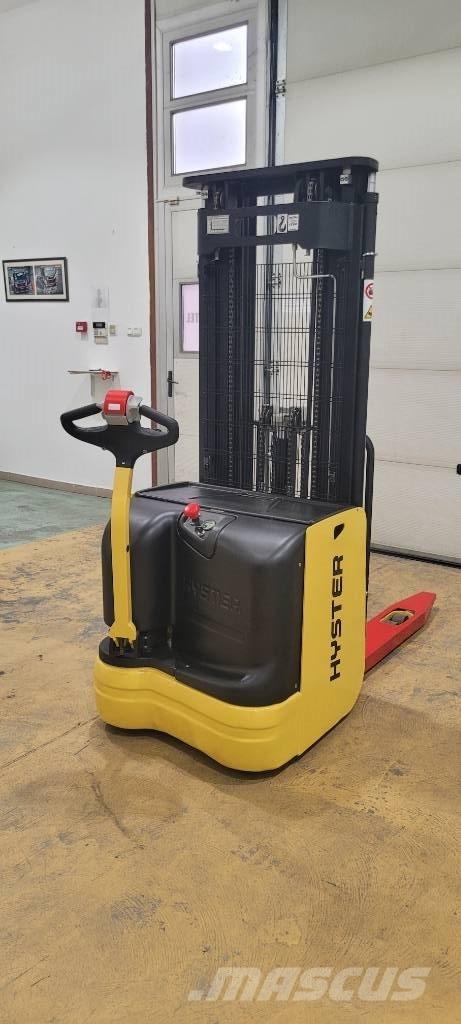 Hyster S 1.4 AC Самохідні електроштабелери
