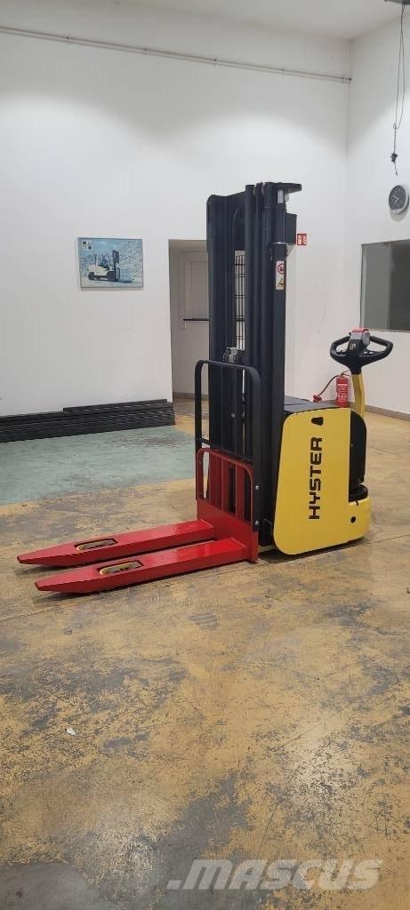 Hyster S 1.4 AC Самохідні електроштабелери