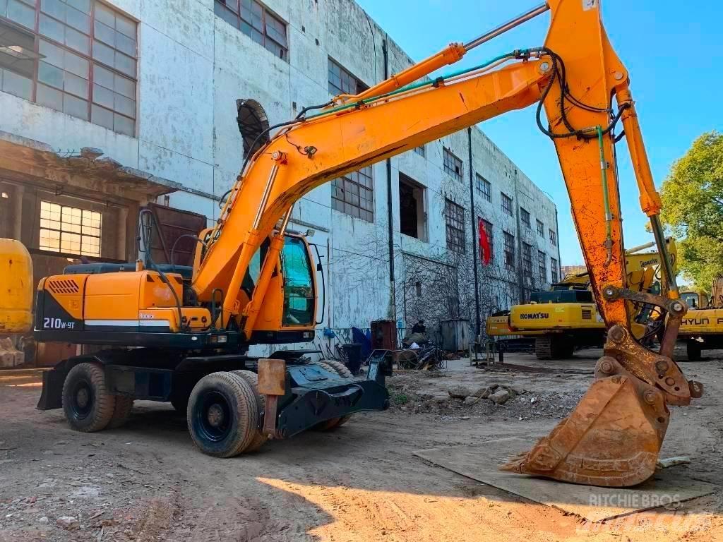 Hyundai R210W-9 Гусеничні екскаватори
