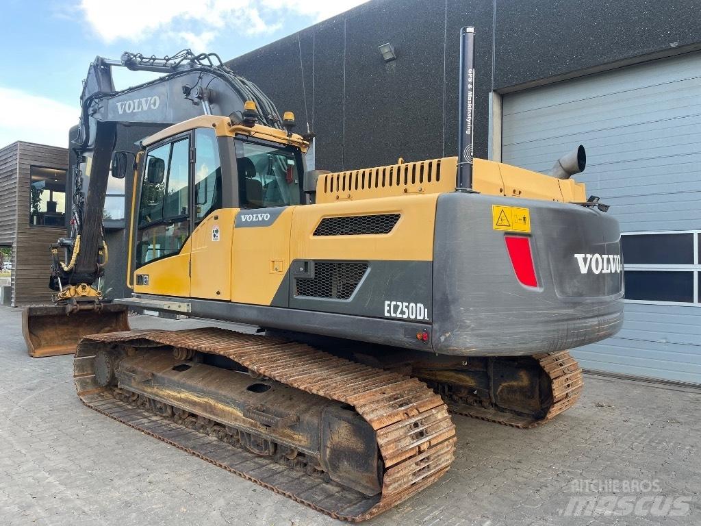 Volvo EC250DL Гусеничні екскаватори