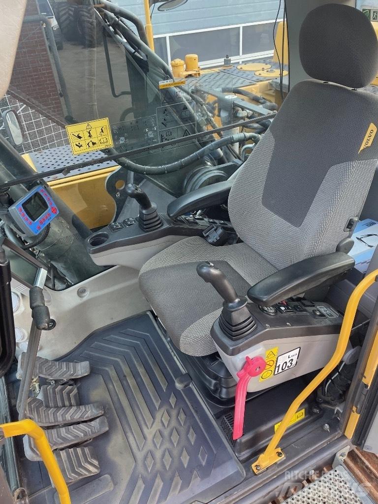 Volvo EC250DL Гусеничні екскаватори