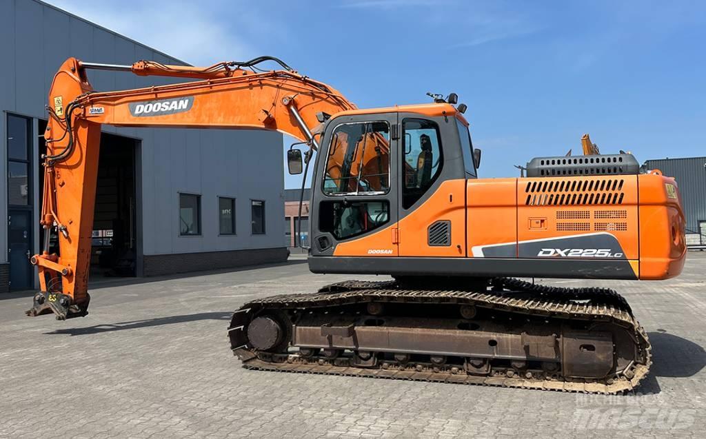 Doosan DX 225 LC-3 Гусеничні екскаватори