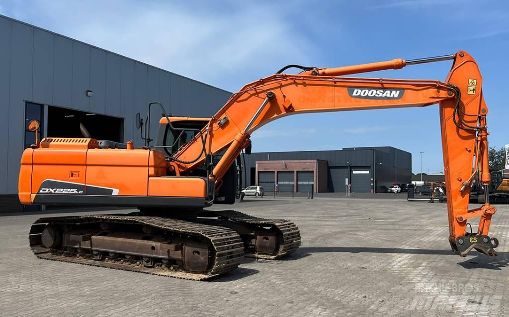 Doosan DX 225 LC-3 Гусеничні екскаватори