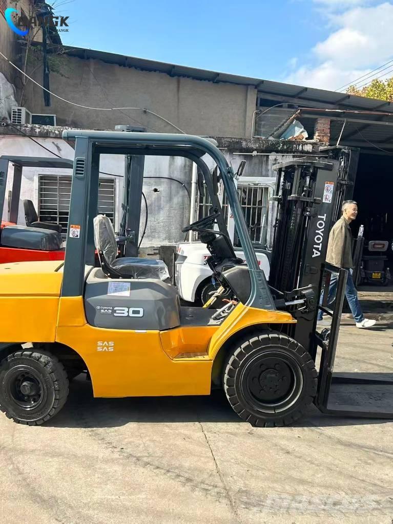 Toyota 7 FDN 30 Дизельні навантажувачі