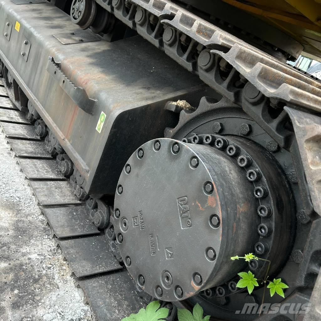 CAT 330D2 Гусеничні екскаватори
