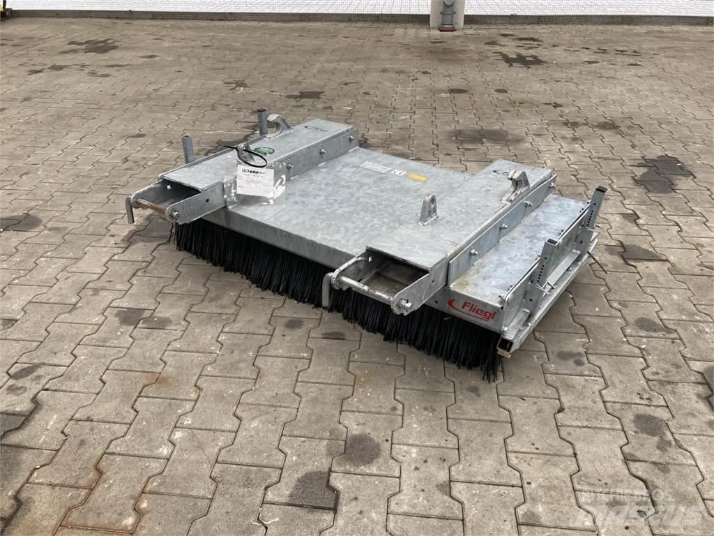 Fliegl Löwe 1,50m Підмітальні машини