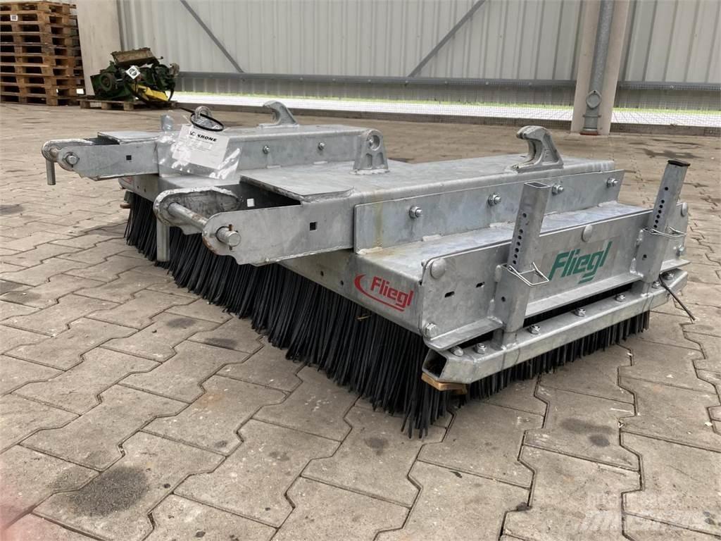 Fliegl Löwe 1,50m Підмітальні машини
