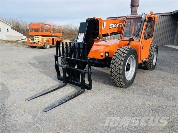 SkyTrak 8042 Телескопічні навантажувачі