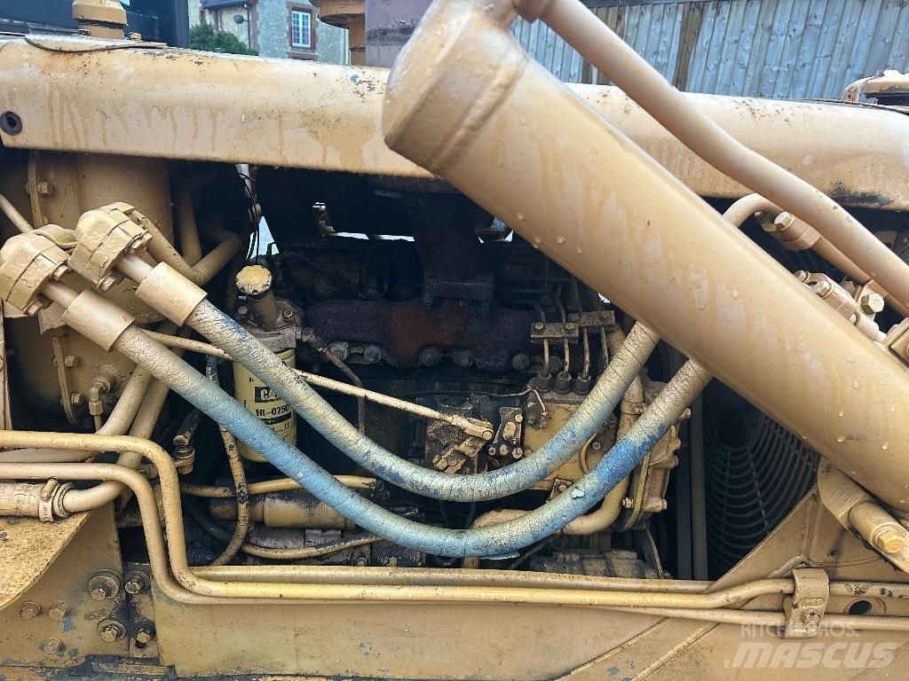 CAT D 4 D Гусеничні бульдозери
