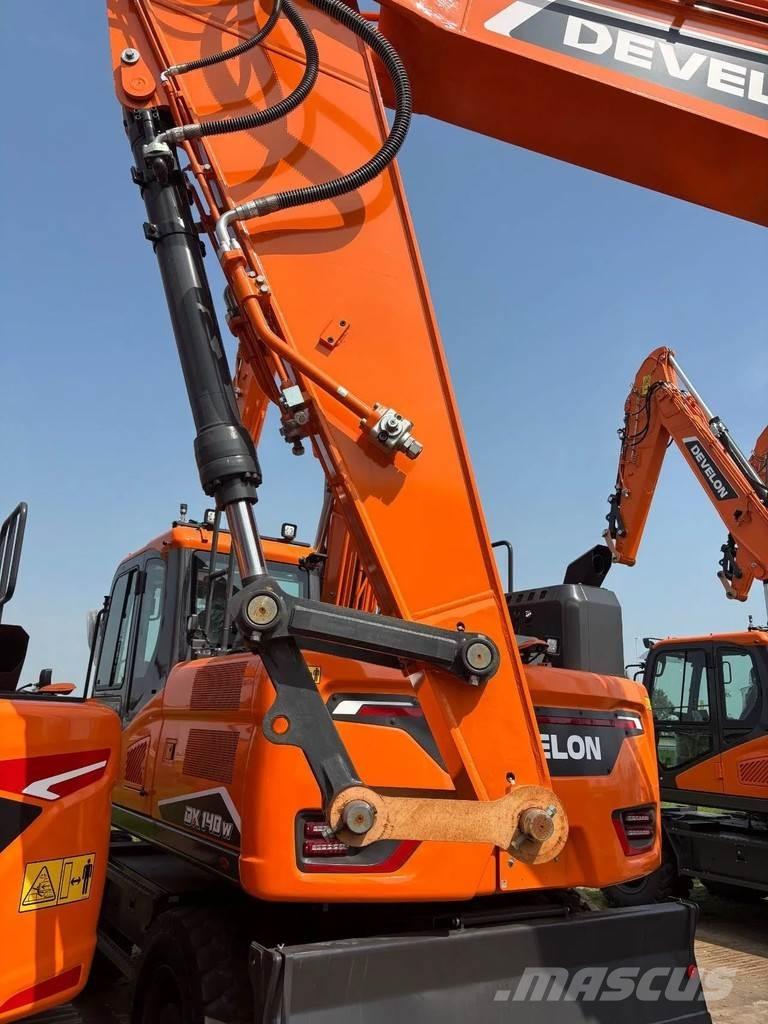 Develon DX255LC-7 Гусеничні екскаватори