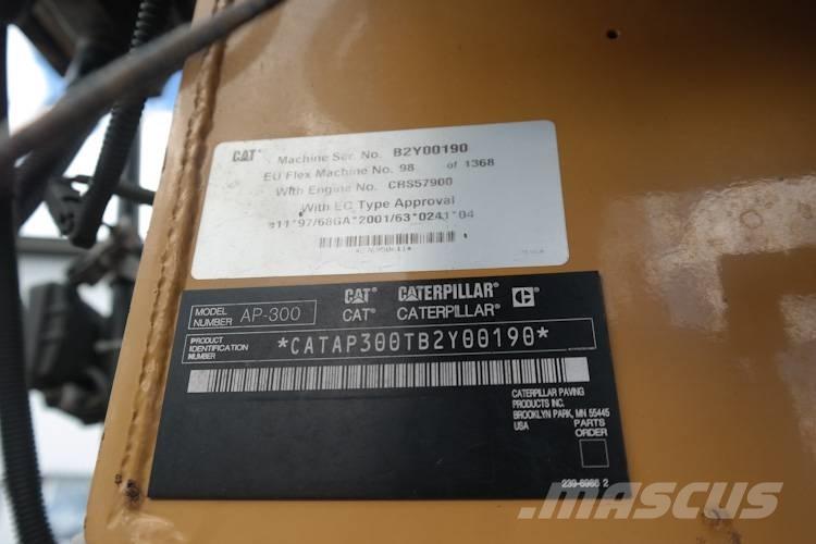 CAT AP 300 Асфальтовкладачі