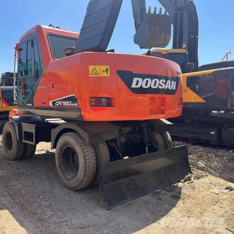 Doosan DX150W Колісні екскаватори