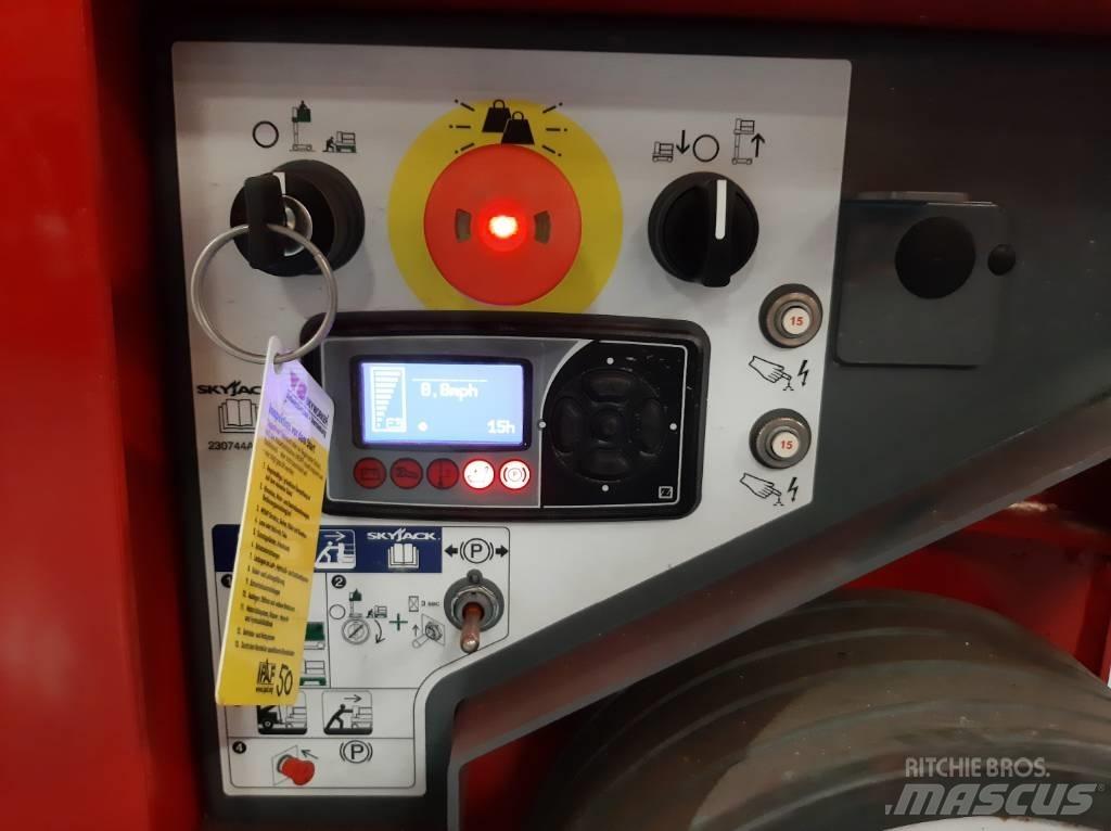 SkyJack SJ12 E Вертикальні щоглові підйомники