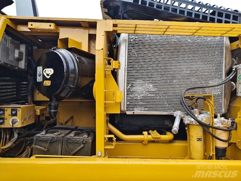 CAT 330 D2 L Гусеничні екскаватори
