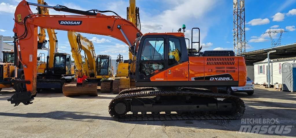 Doosan DX 225 Гусеничні екскаватори