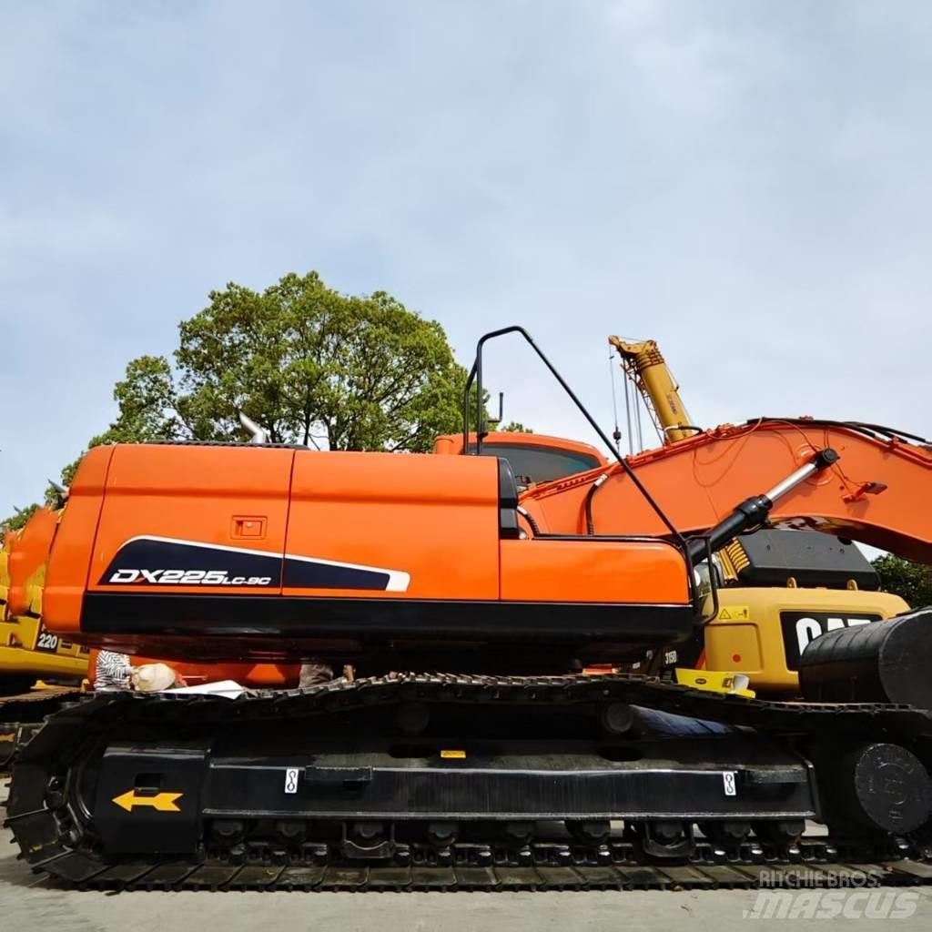 Doosan DX 225 LC Гусеничні екскаватори