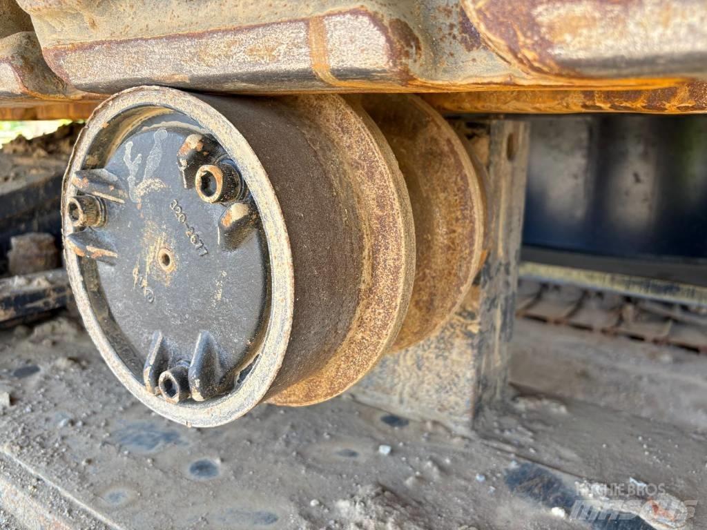CAT 374 (On Transport) Гусеничні екскаватори
