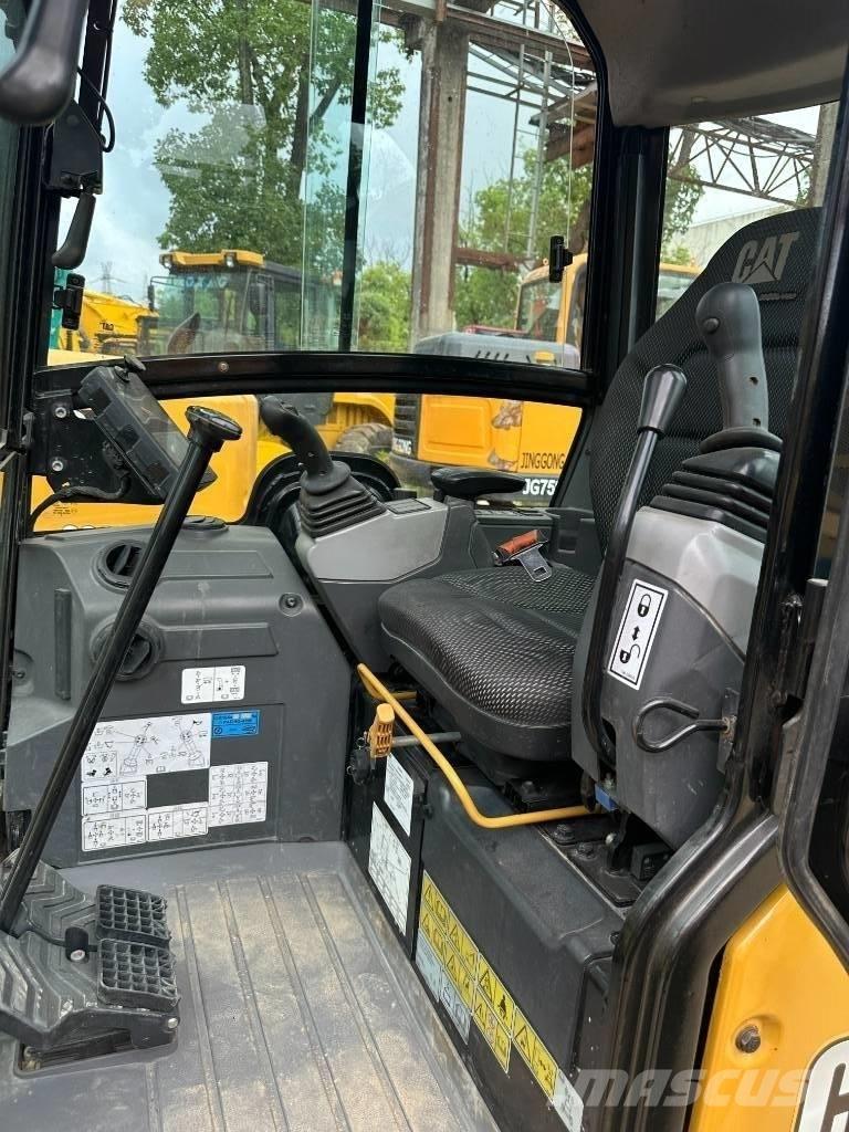 CAT 302 Міні-екскаватори < 7т