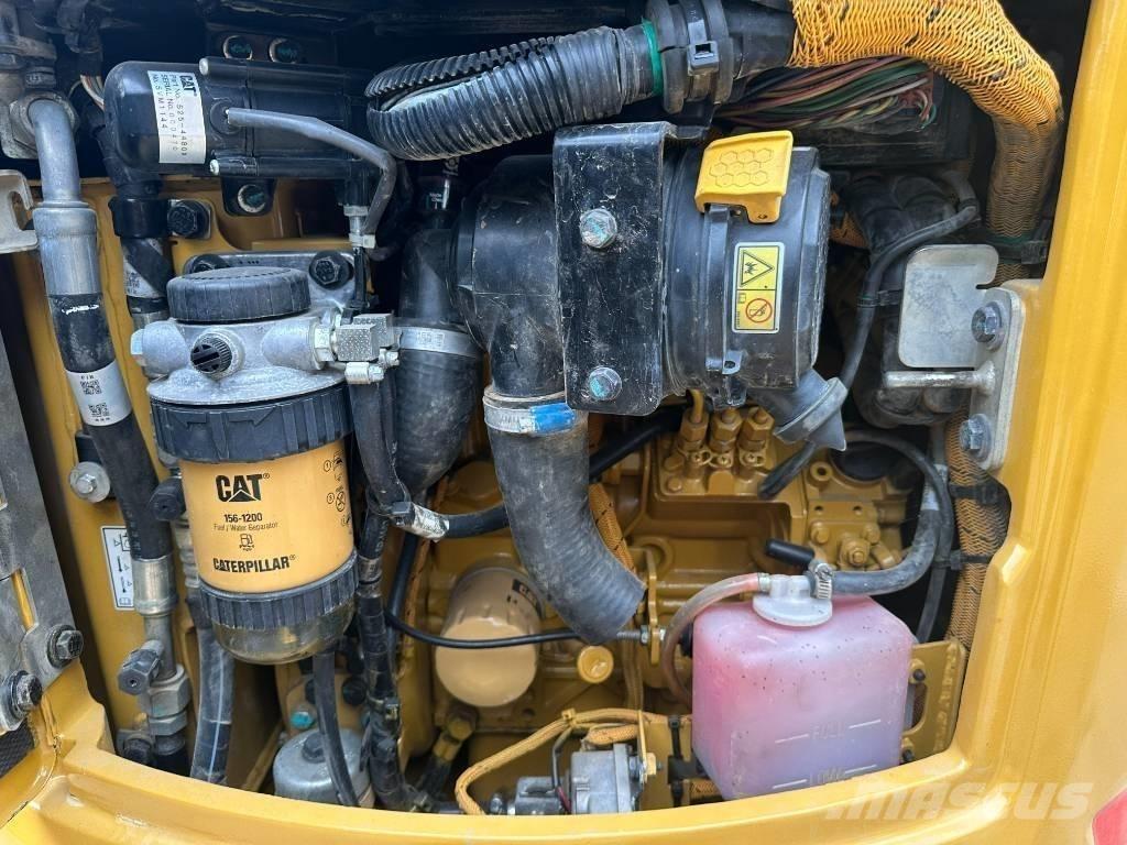 CAT 302 Міні-екскаватори < 7т