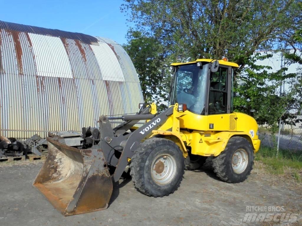 Volvo L 30 B Фронтальні навантажувачі