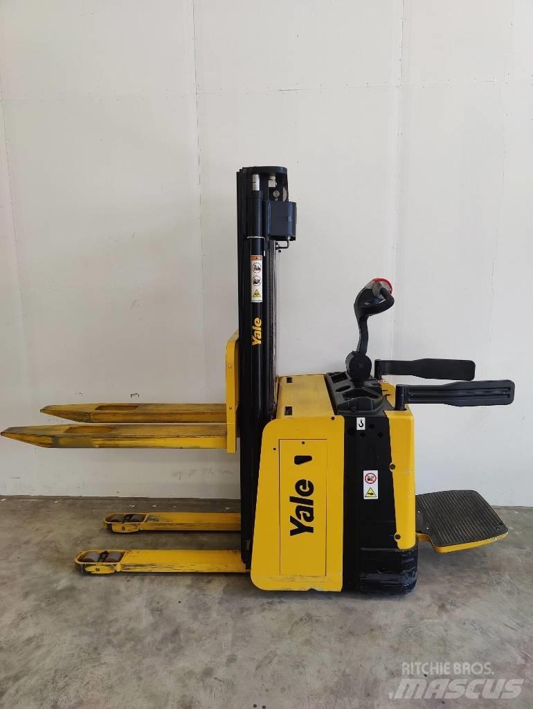 Yale MS15X (Vuokralla) Самохідні електроштабелери
