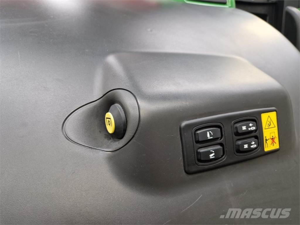John Deere 6R 250 Трактори