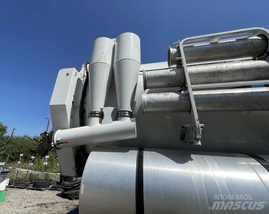 Vactor 2100 PLUS Комбі/Вакуумні вантажівки