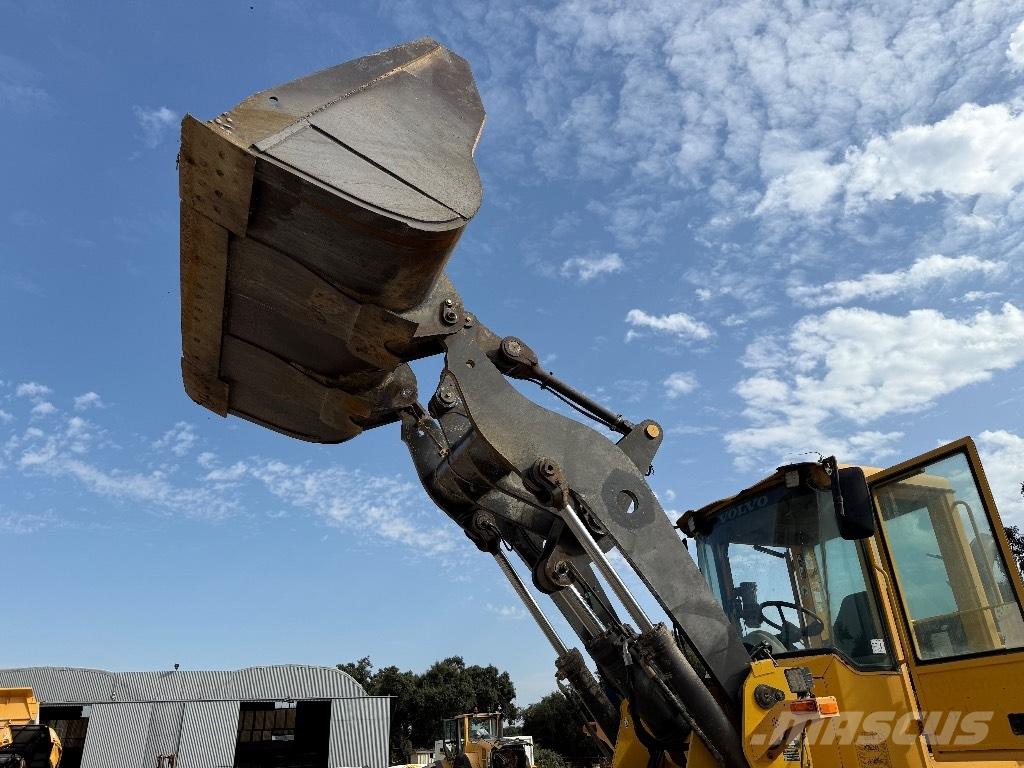 Volvo L 90 E Фронтальні навантажувачі