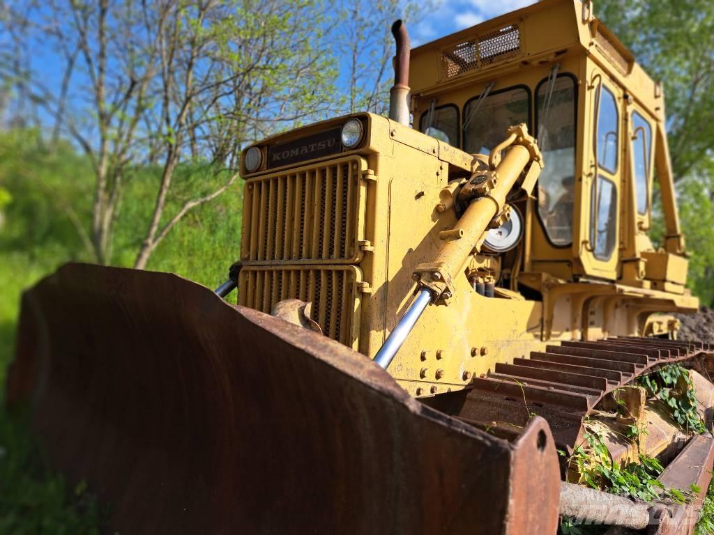 Komatsu D85A Гусеничні бульдозери