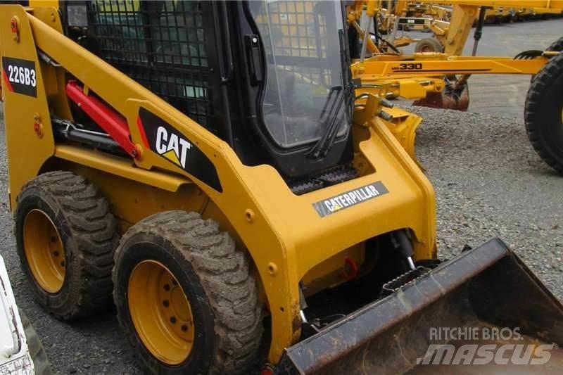 CAT 226B3 Вантажівки / спеціальні