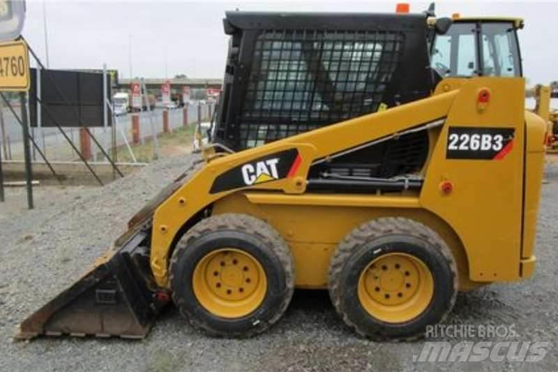CAT 226B3 Вантажівки / спеціальні