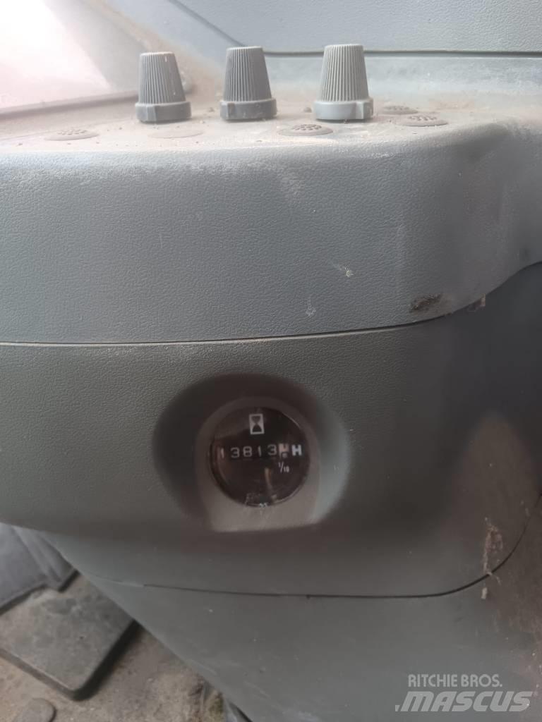 Hitachi EX135W Колісні екскаватори
