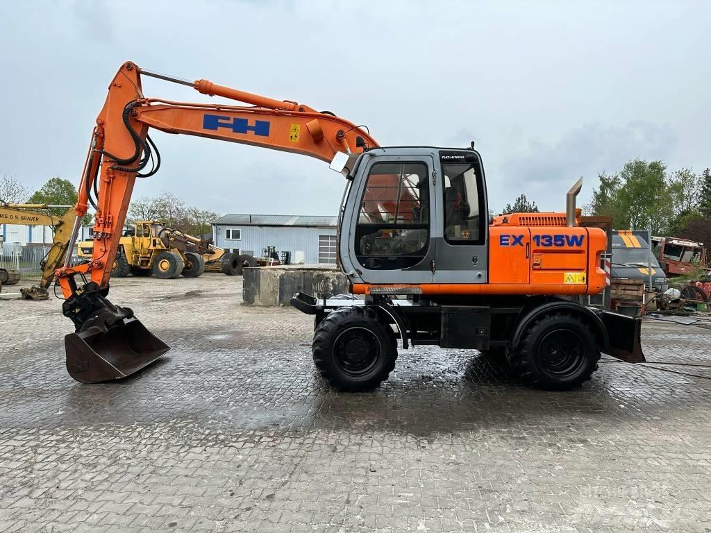 Hitachi EX135W Колісні екскаватори