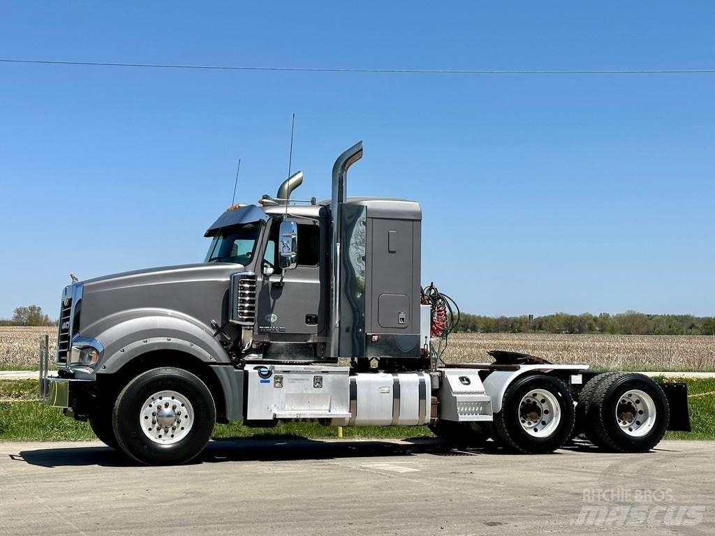 Mack Titan TD 713 Шасі з кабіною
