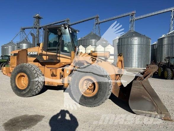 CASE 821C Фронтальні навантажувачі