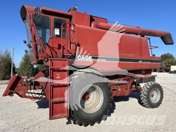 Case IH 1480 Зернозбиральні комбайни