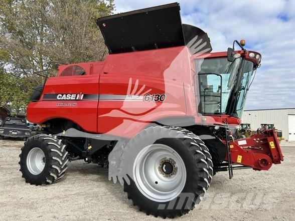 Case IH 6130 Зернозбиральні комбайни