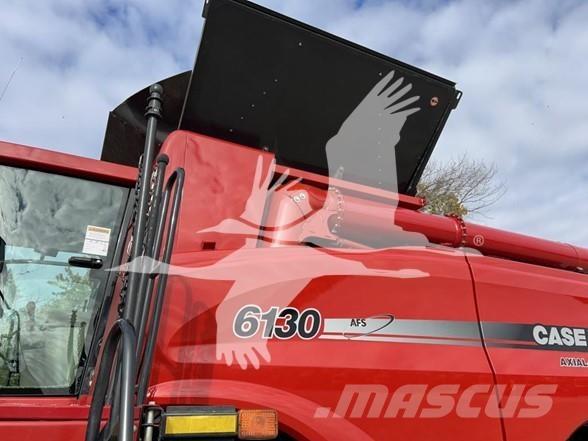 Case IH 6130 Зернозбиральні комбайни