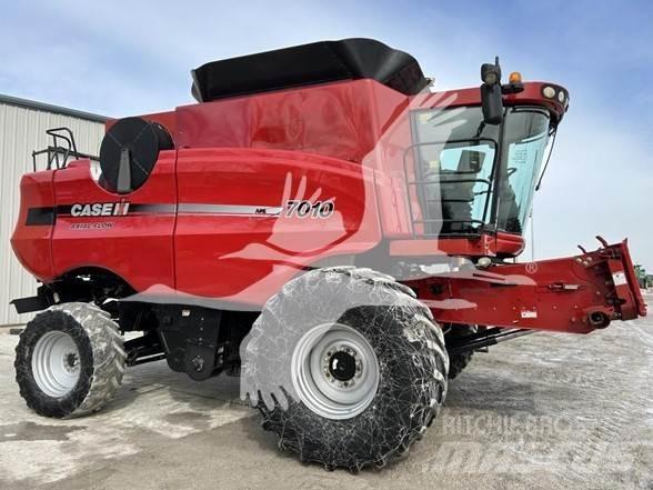 Case IH 7010 Зернозбиральні комбайни