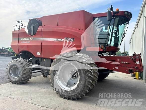 Case IH 7010 Зернозбиральні комбайни