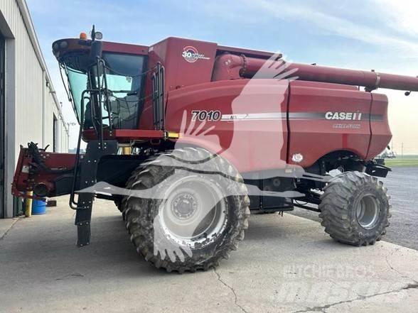 Case IH 7010 Зернозбиральні комбайни