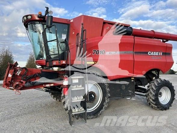 Case IH 7010 Зернозбиральні комбайни