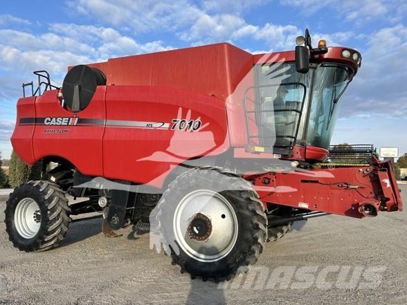 Case IH 7010 Зернозбиральні комбайни