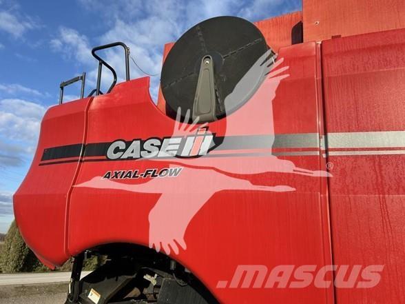 Case IH 7010 Зернозбиральні комбайни