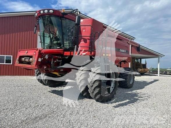 Case IH 8120 Зернозбиральні комбайни
