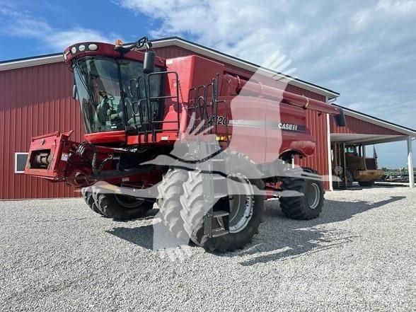 Case IH 8120 Зернозбиральні комбайни