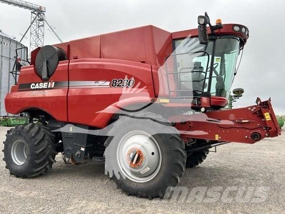 Case IH 8230 Зернозбиральні комбайни