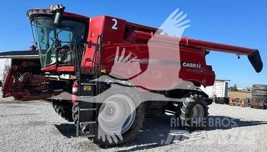 Case IH 8240 Зернозбиральні комбайни