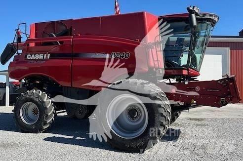 Case IH 8240 Зернозбиральні комбайни