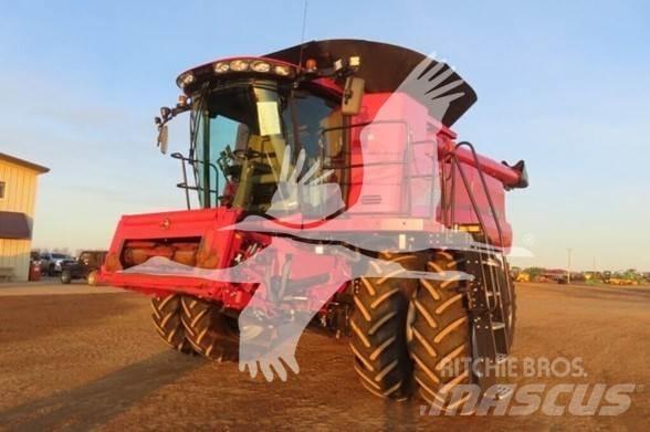 Case IH 8250 Зернозбиральні комбайни